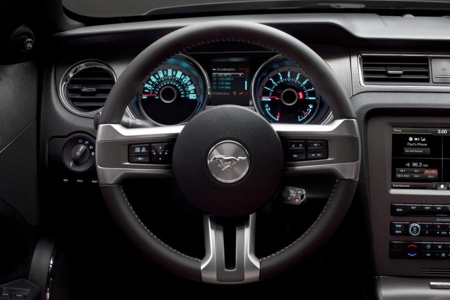  Ford Mustang GT Convertible 2013 года  (фото 41 из 65)